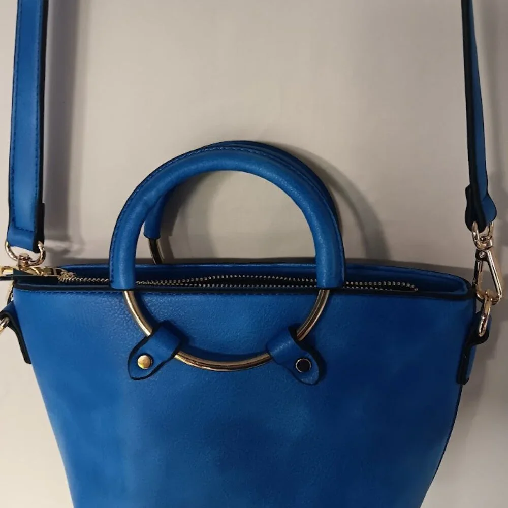 Beautiful Blue leather women's‎ crossbody handbag NWOT Unique